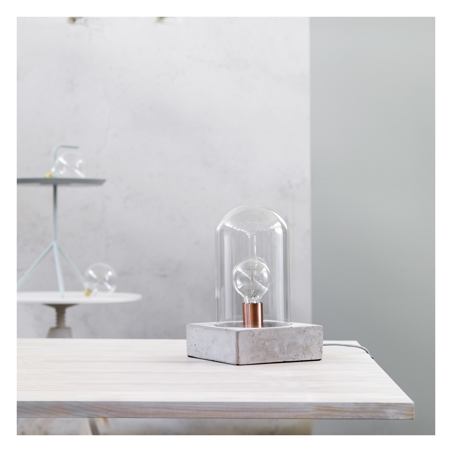 BUDDY BORD GRÅ BETONG