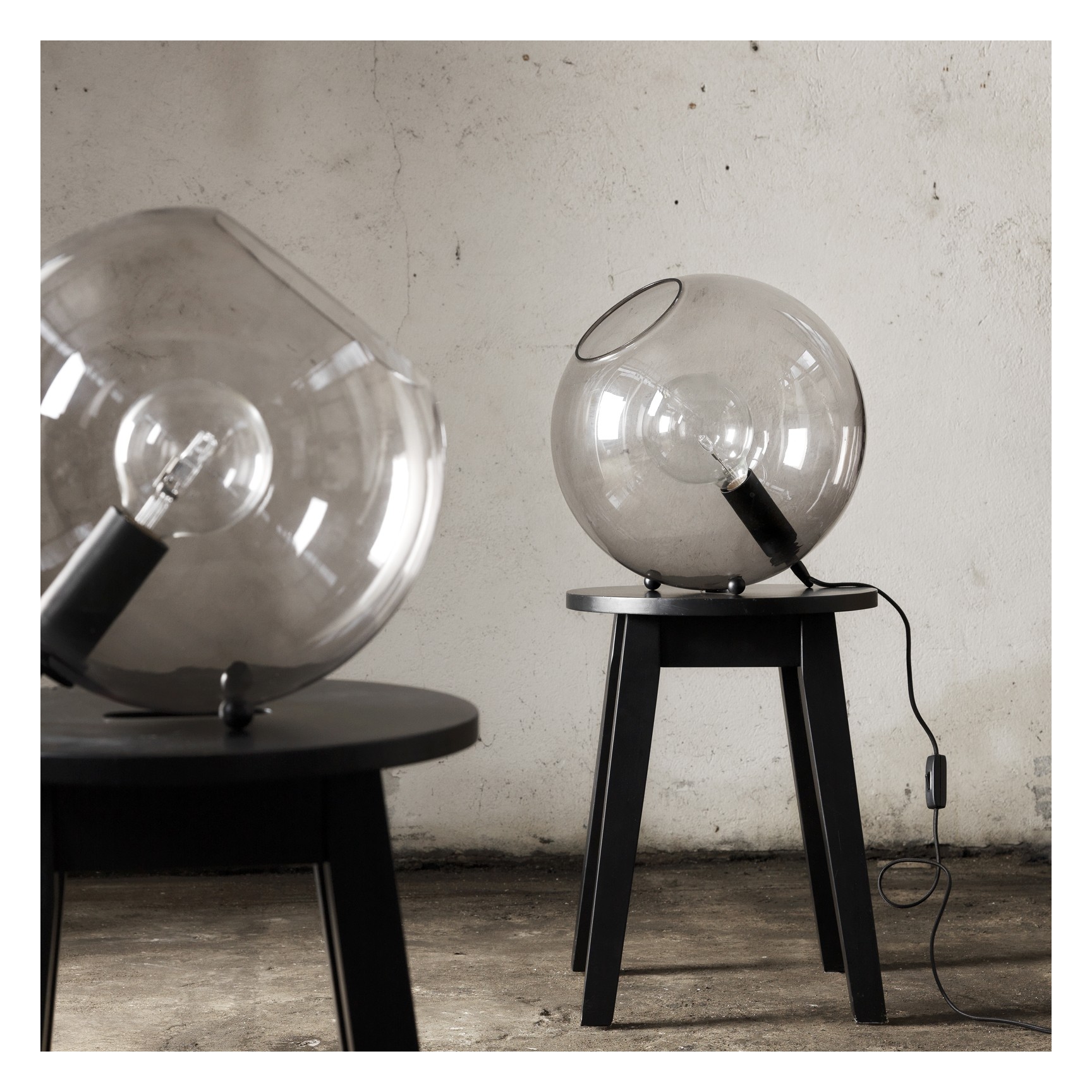 HOLLIE 35 BORD RÖKFÄRGAT GLAS