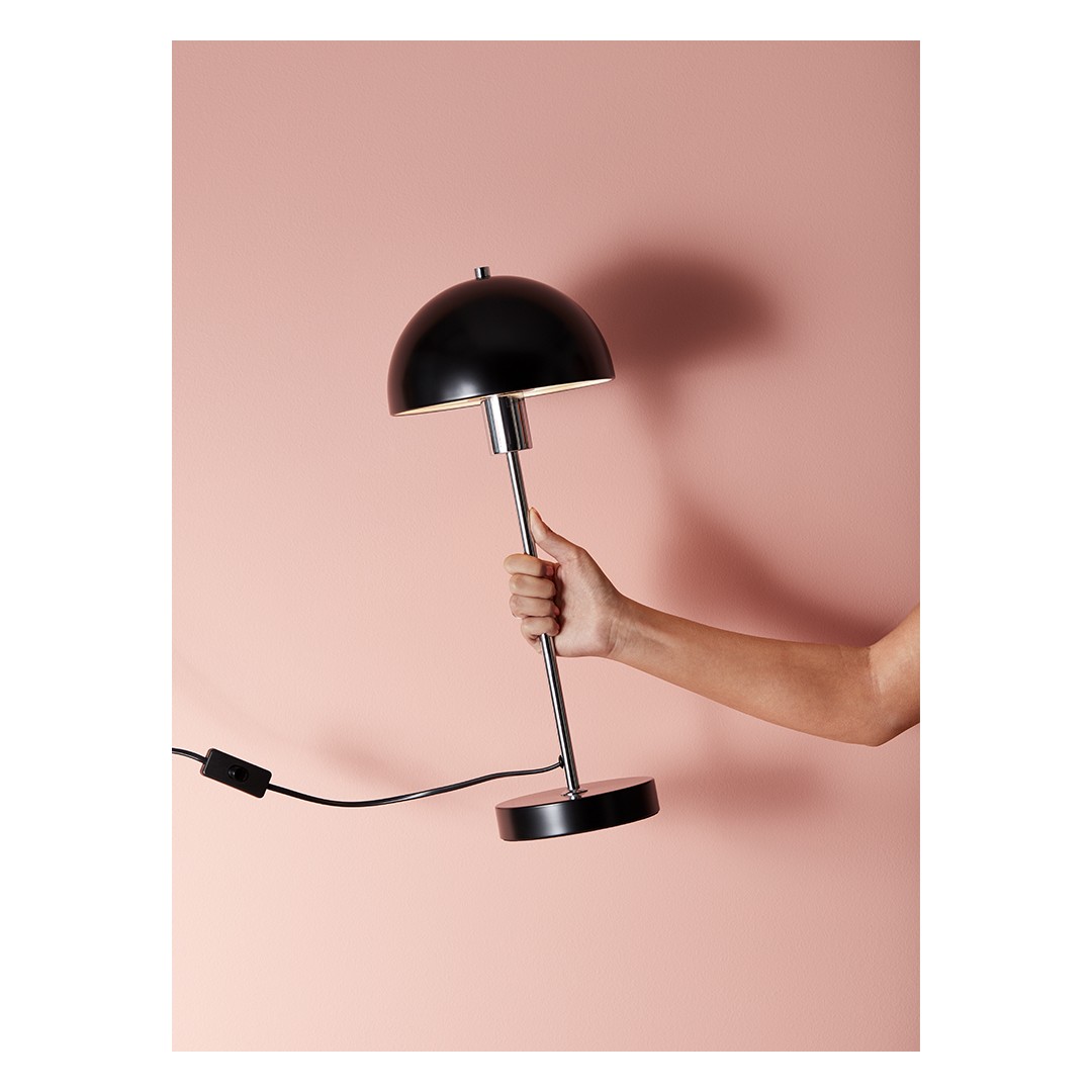 VIENDA BORDSLAMPA SVART/KROM