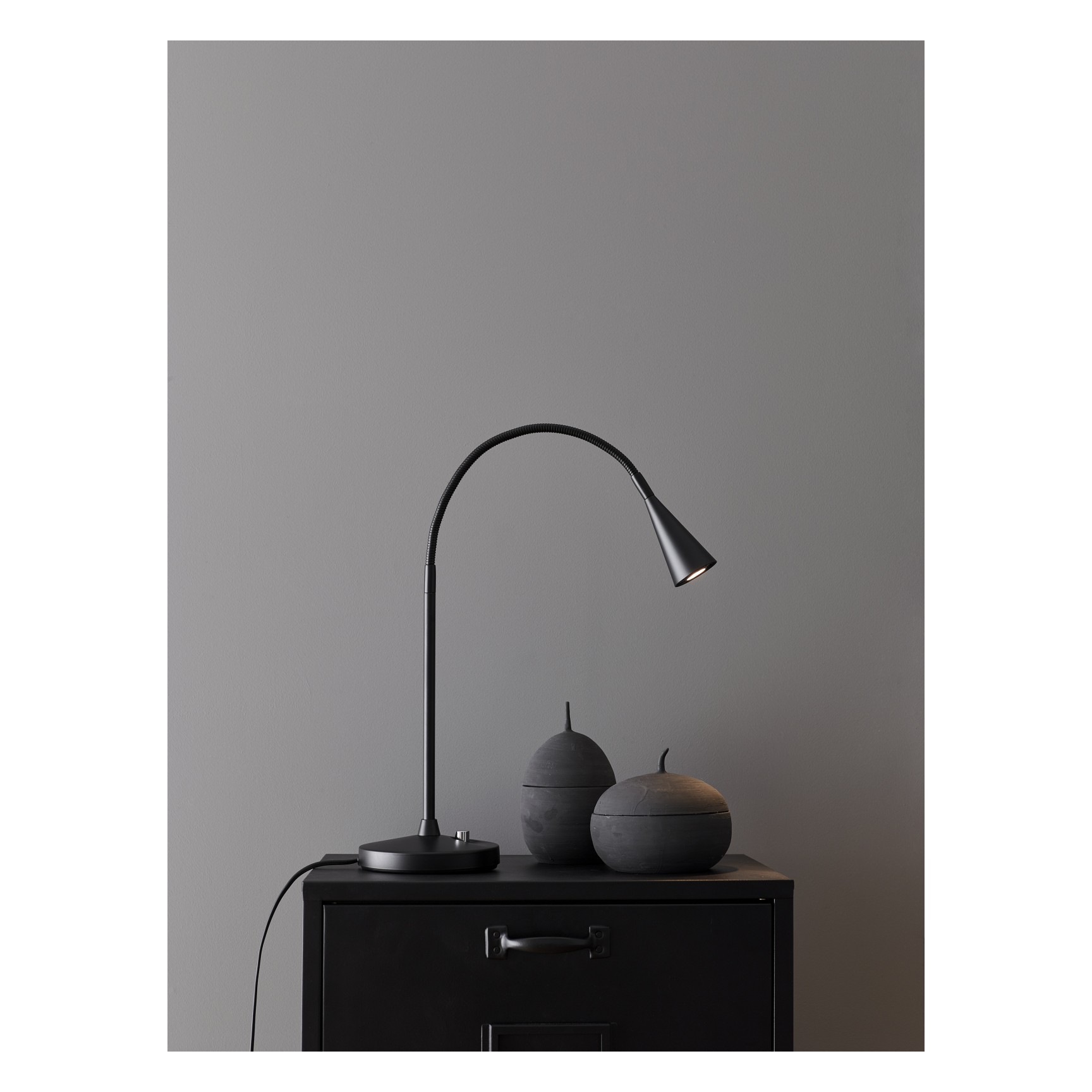 LEDRO BORDSLAMPA MATTSVART H480MM LED 4W