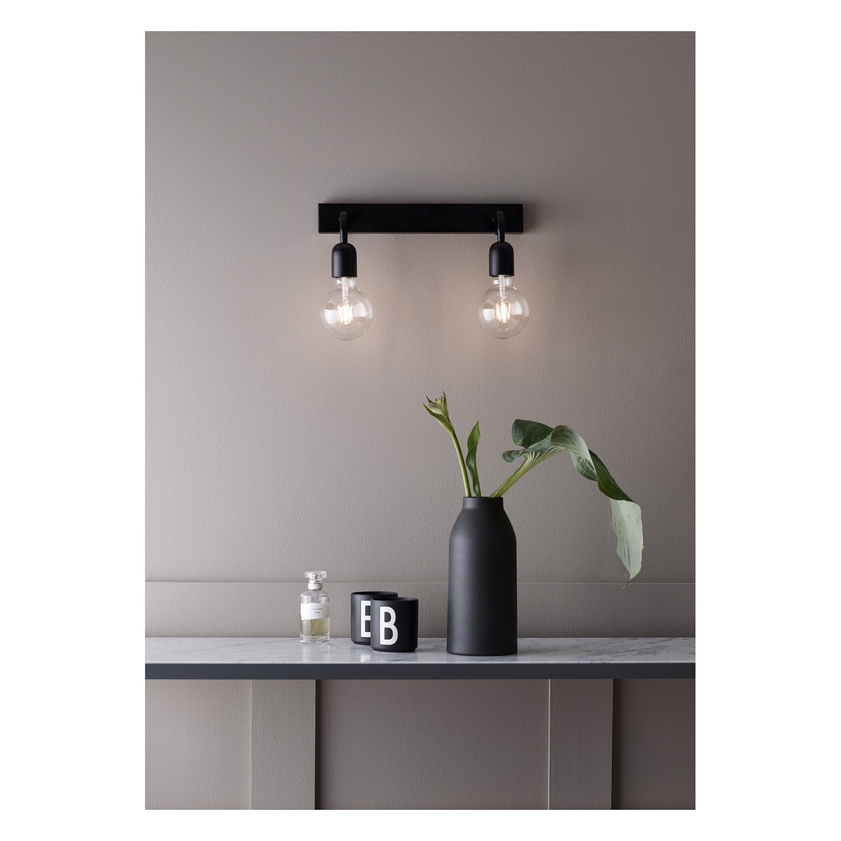 REGAL VÄGGLAMPA MATTSVART IP21