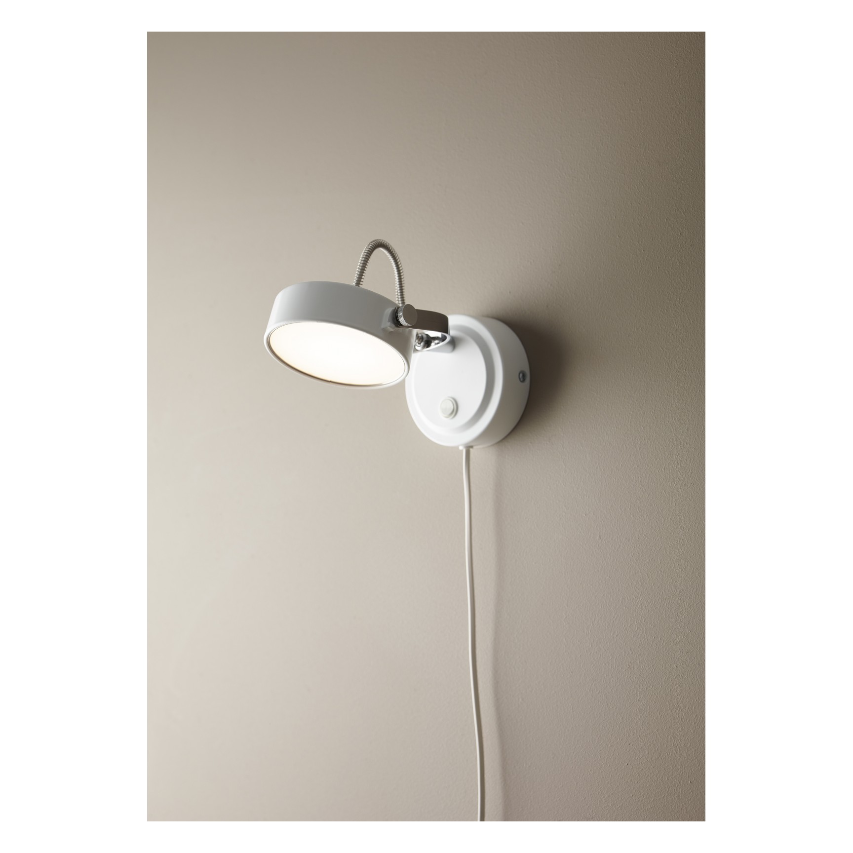 ROLLO VÄGGLAMPA MATTVIT