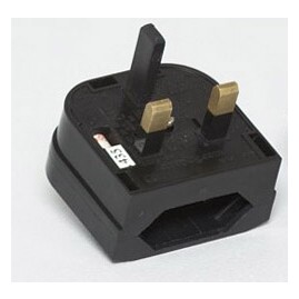8895 SVART KONVERTERINGS- PLUGG EUR TILL GB-STICKPR.