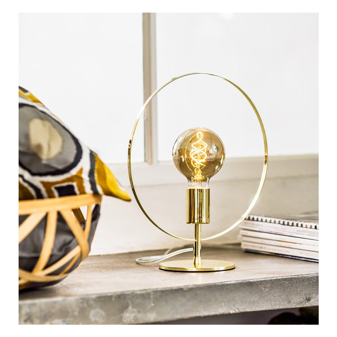 SPARTAN RINGO BORDSLAMPA MÄSSING