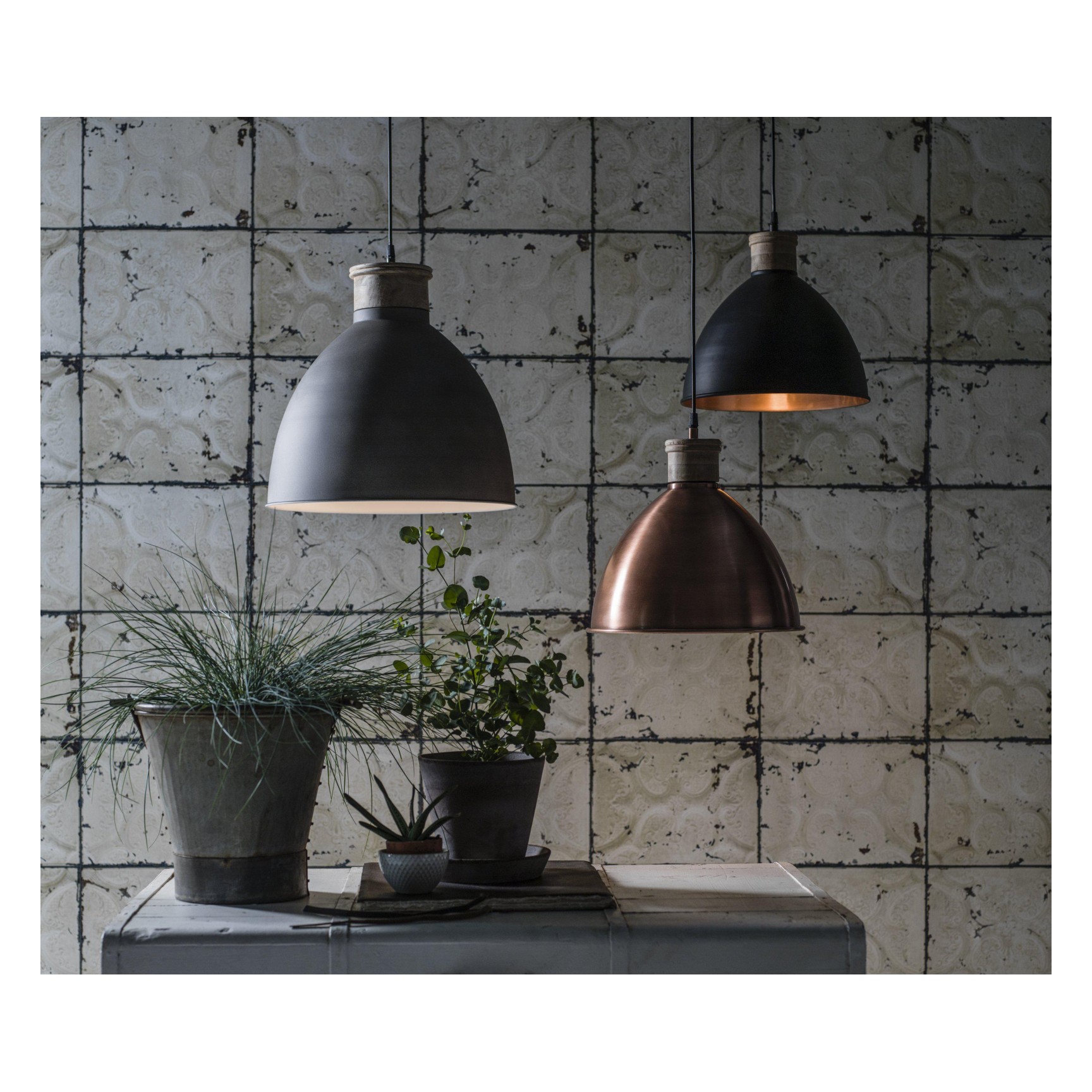 Roseville Svart 42cm