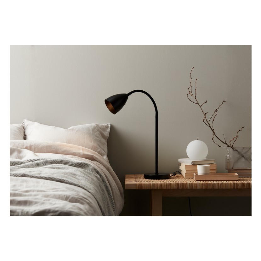 TROTSIG BORDSLAMPA MATTSVART