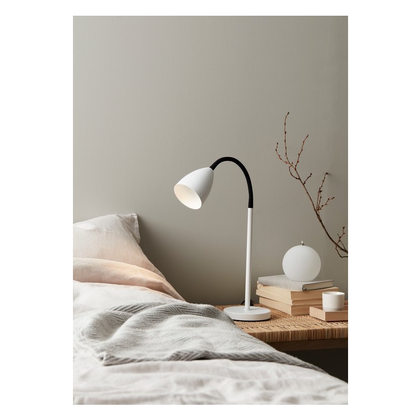 TROTSIG BORDSLAMPA MATTVIT