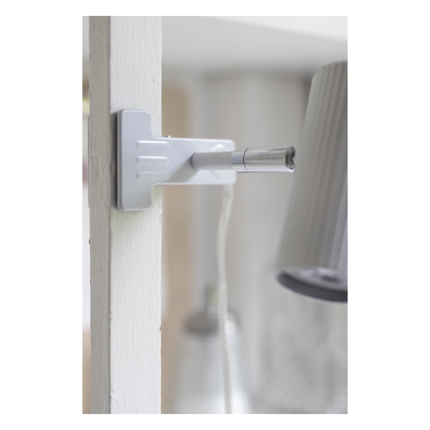 HUBBLE VÄGG/KLÄMSPOT VIT