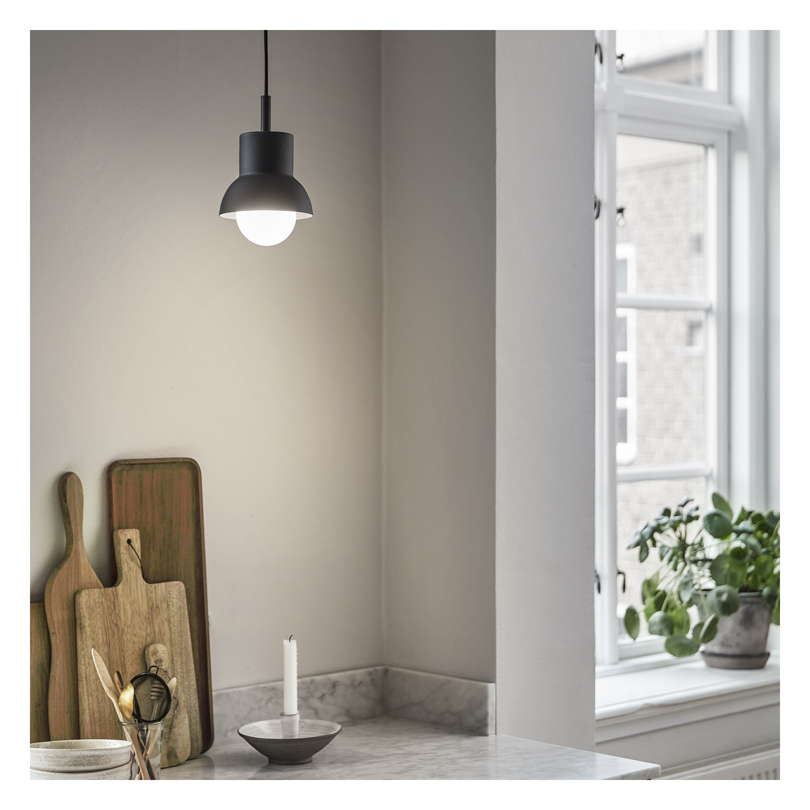 DOWN 15 PENDEL SVART