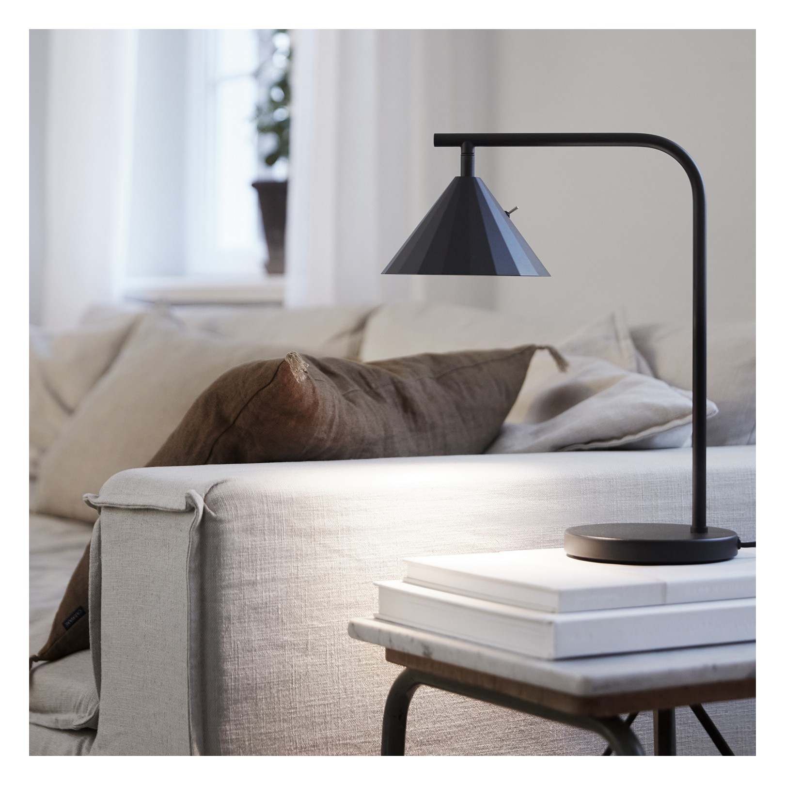 RAIN BORDSLAMPA SVART