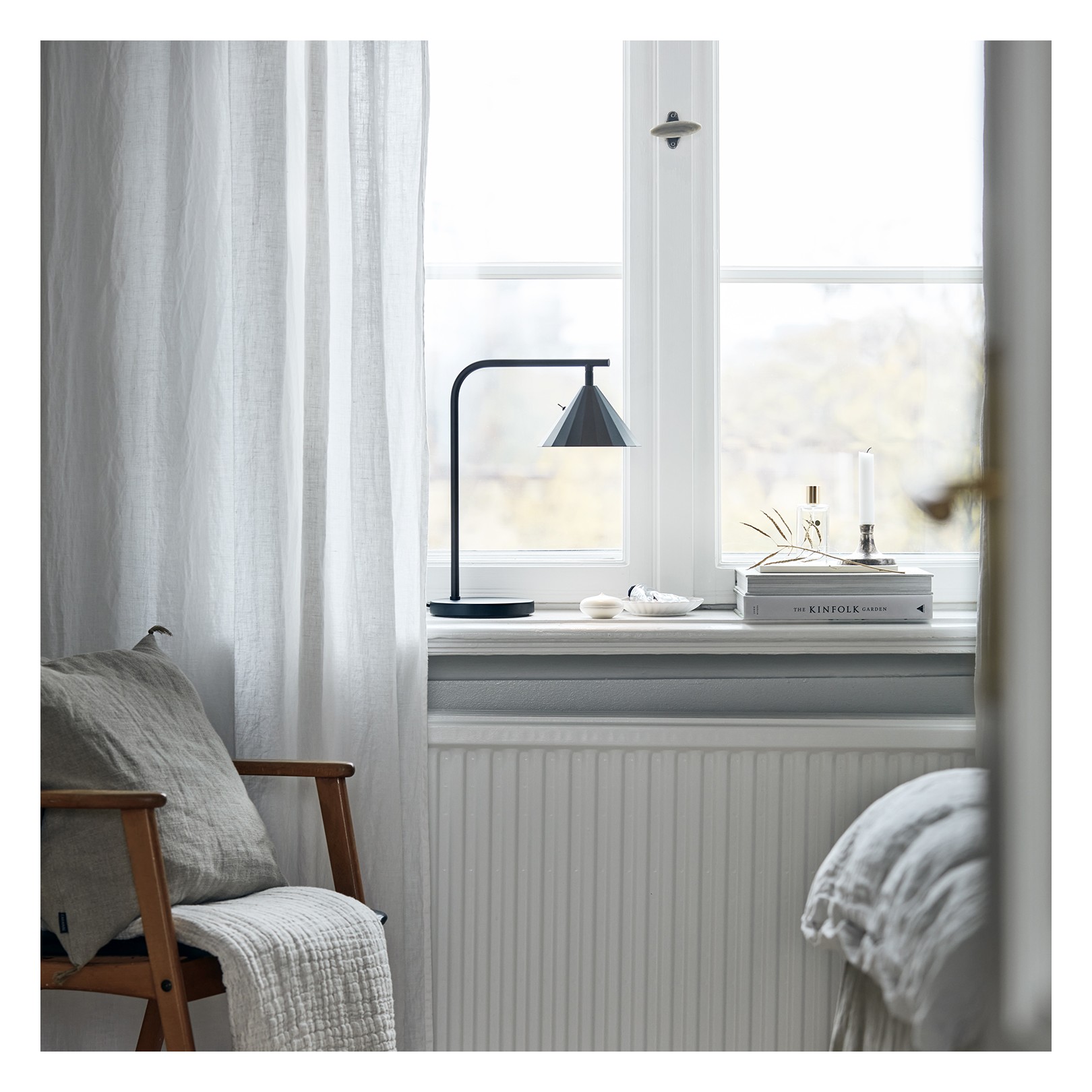 RAIN BORDSLAMPA SVART