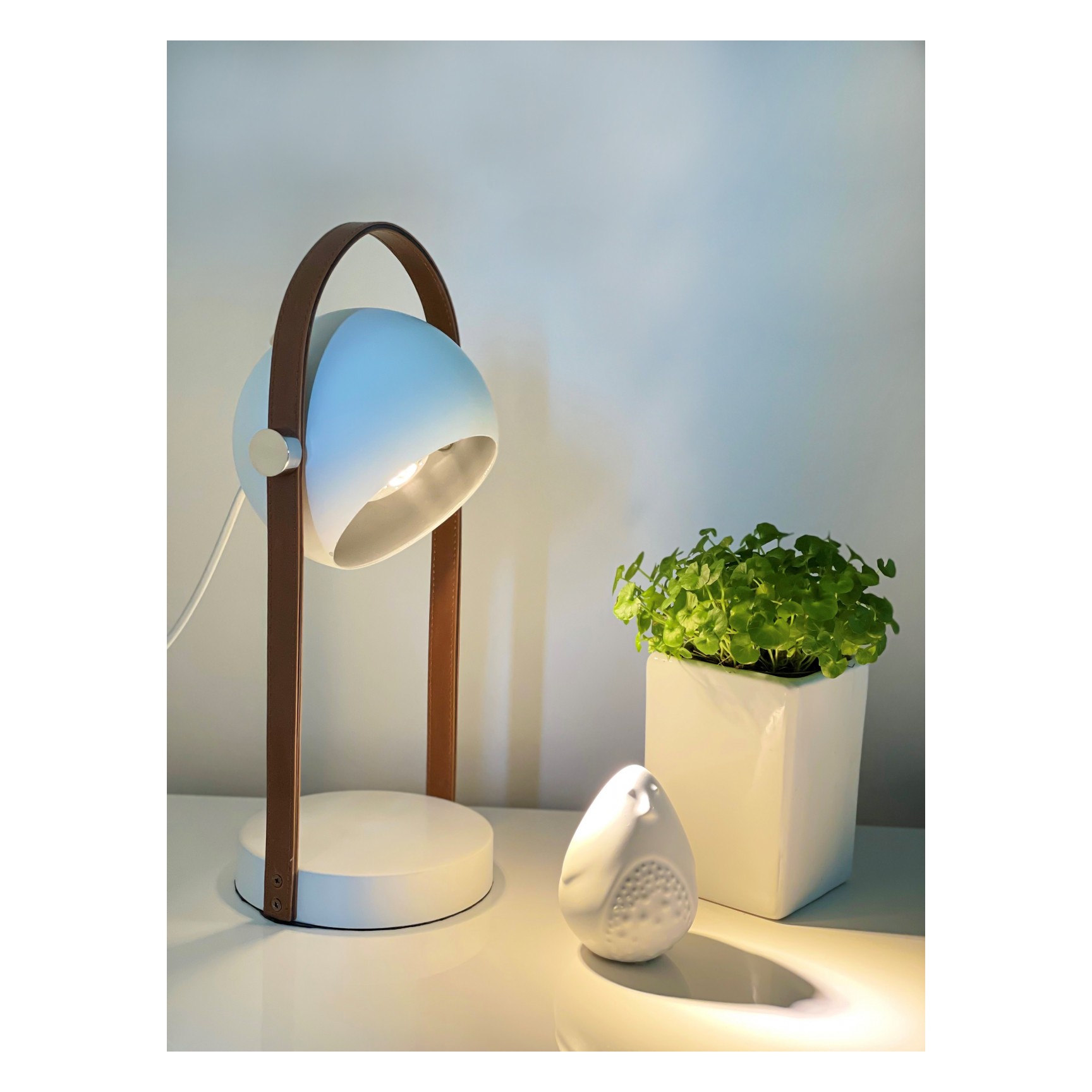 BOW Bordslampa Vit/Brun/Silver