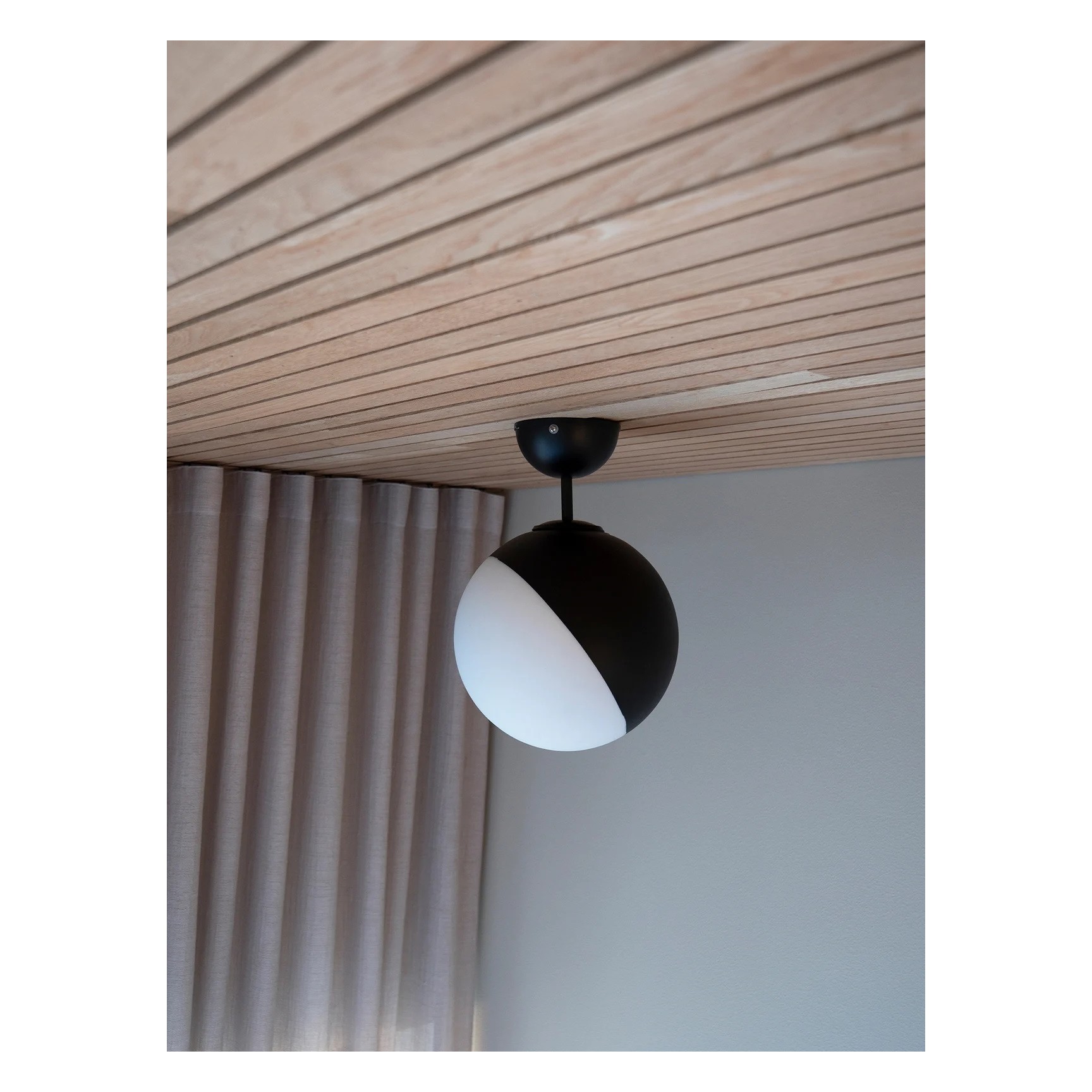 CONTUR 25 IP44 PLAFOND SVART/VIT